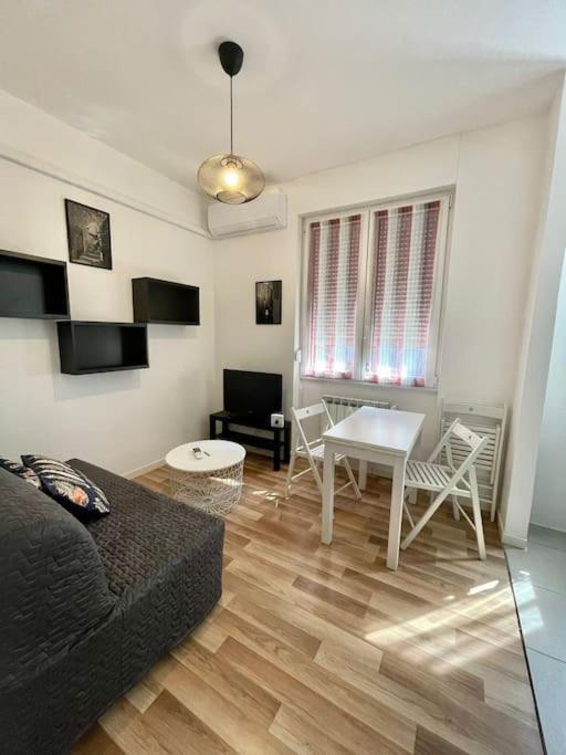 Leia Home W/Private Parking In Old Town Триест Экстерьер фото